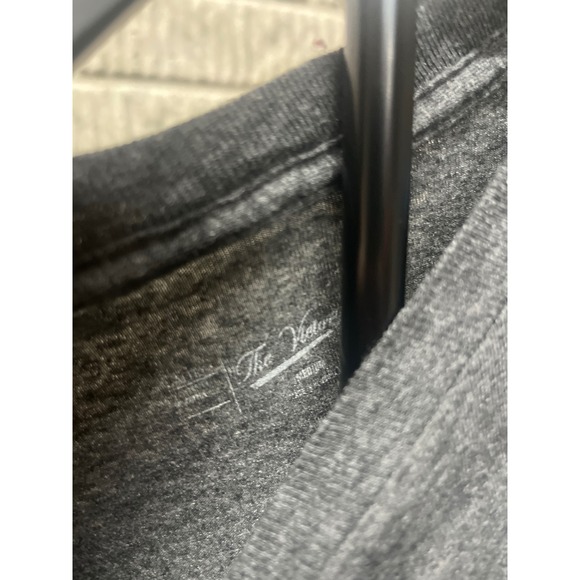 The Victory 2017 NCAA Frozen Four Chicago Hockey Graphic T-Shirt Men Medium Grey - Picture 3 of 3